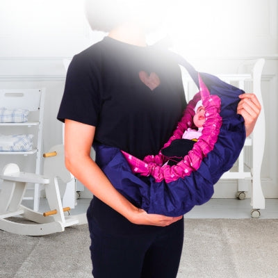 Porte bébé nouveau-né rose NestCarrier, procurant sérénité et confort grâce à un design apaisant et enveloppant pour votre tout-petit