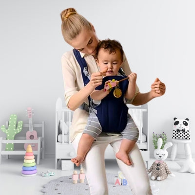 Porte bébé physiologique bleu EasyHold, ergonomique et conçu pour offrir un soutien optimal et confortable à votre bébé