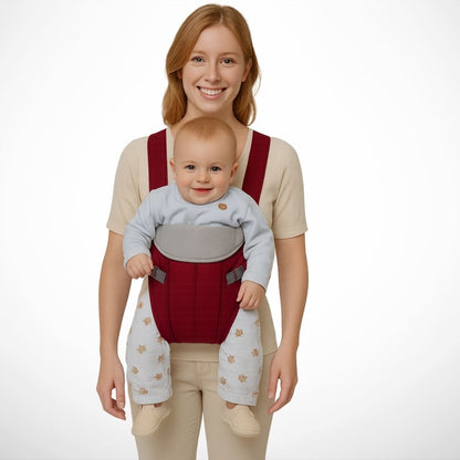 Porte bébé physiologique couleur café utilisé par une maman souriante, bébé en position frontale