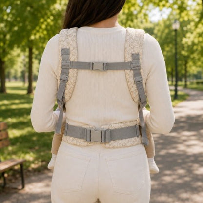 Porte bebe preforme beige fleuri avec sangle dorsale réglable en hauteur, vue de dos