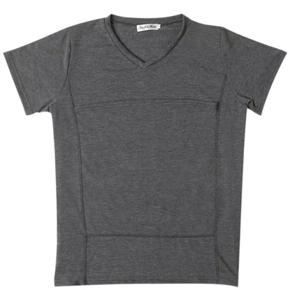 Porte bébé t-shirt porté en vue de face sans bébé, tissu croisé visible sur le torse