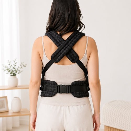 Porte kangourou bebe noir avec bretelles croisées dans le dos et ceinture large