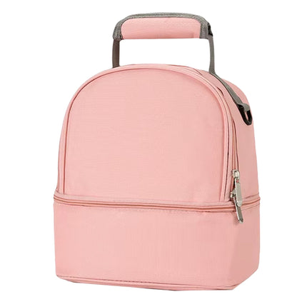 Sac à dos à langer posé debout, fermeture zippée visible et design pratique pour parents actifs