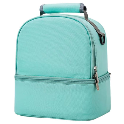 Vue latérale du sac à dos à langer vert clair montrant les bretelles ergonomiques et la poche latérale