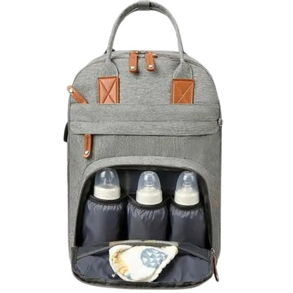 Sac a dos a langer gris avec trois poches isothermes pour biberons à l’avant