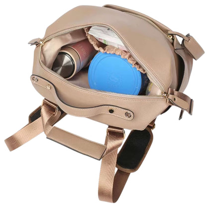Sac à dos à langer ouvert contenant boîte, bouteille et compartiment élastique