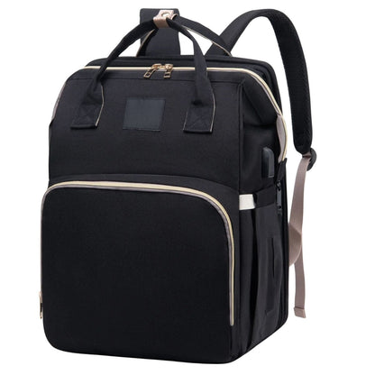 Sac à dos à langer vu de face avec fermeture éclair double et poches apparentes