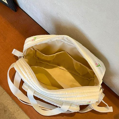 Vue intérieure du sac a langer fleuri vide, avec plusieurs poches de rangement bien réparties