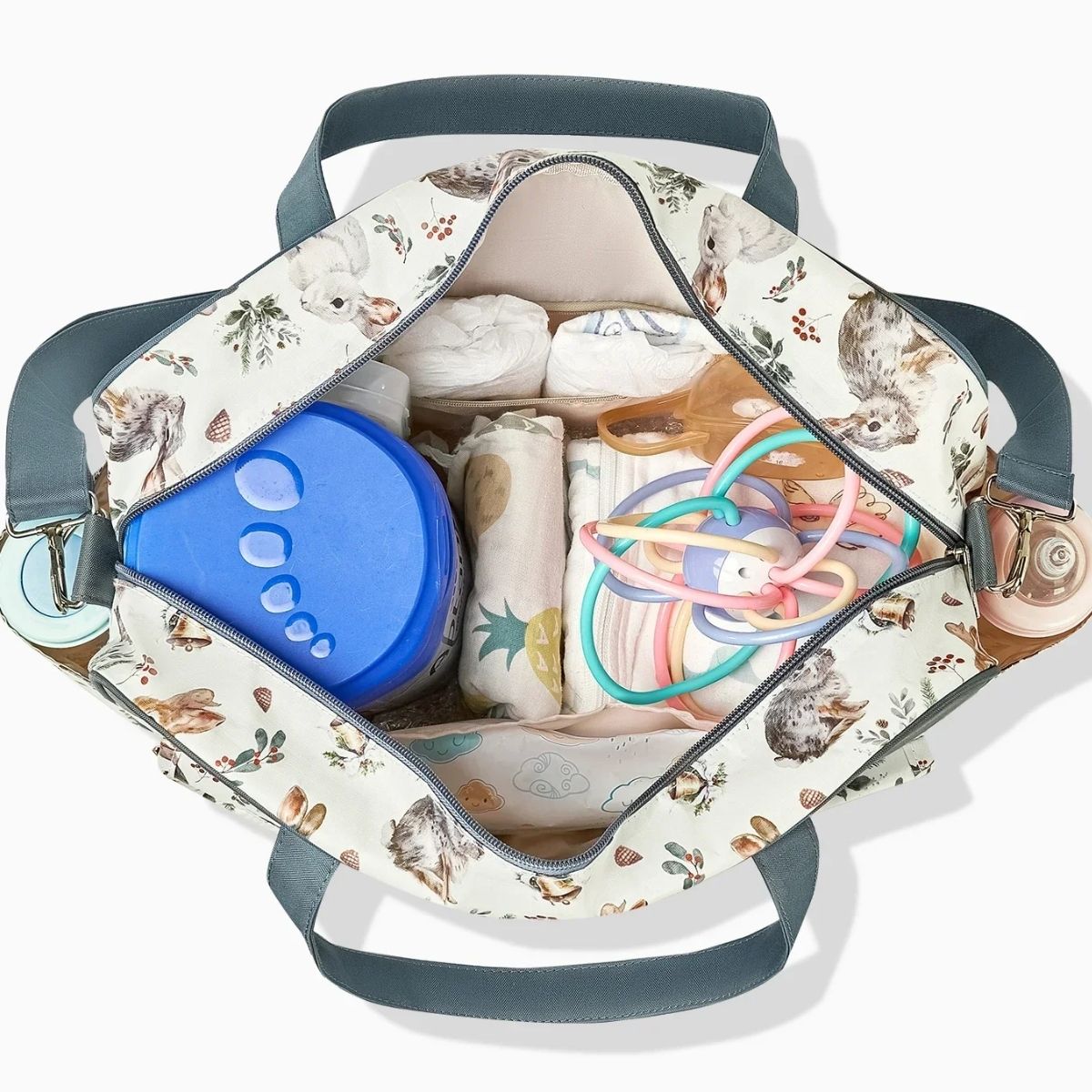 Sac a langer grande capacite lapin de Noël ouvert avec compartiments remplis de couches et jouets