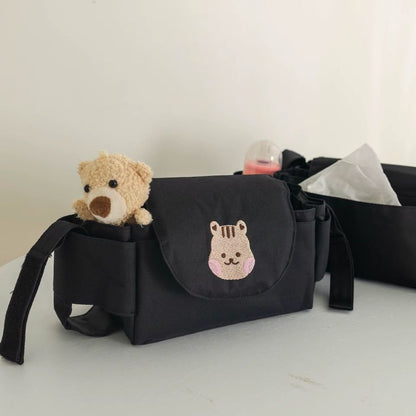 Sac a langer pour poussette motif écureuil noir avec jouet ours en peluche et biberon