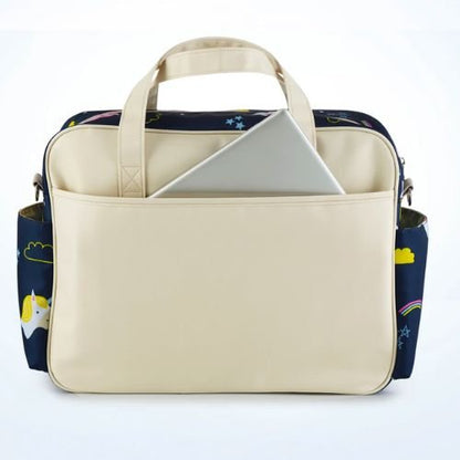 dos du sac bebe licorne avec grande poche plate contenant un ordinateur portable