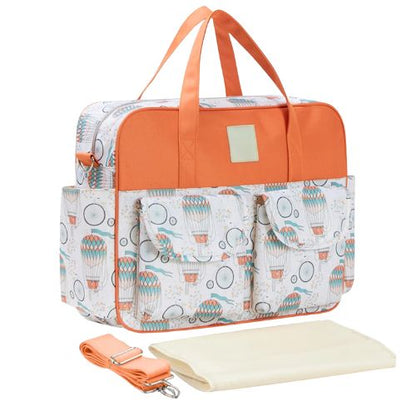 sac bebe montgolfiere avec accessoires posés devant sur fond blanc