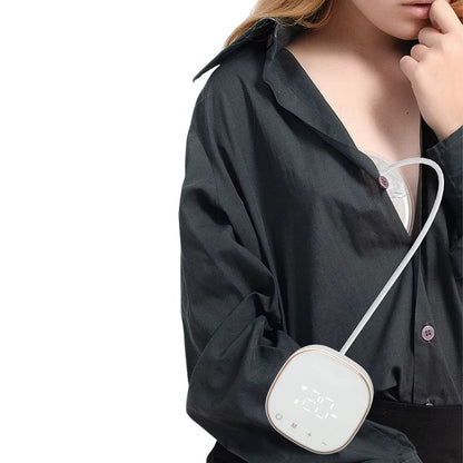 Tire lait portable en action sous un vêtement, connecté discrètement